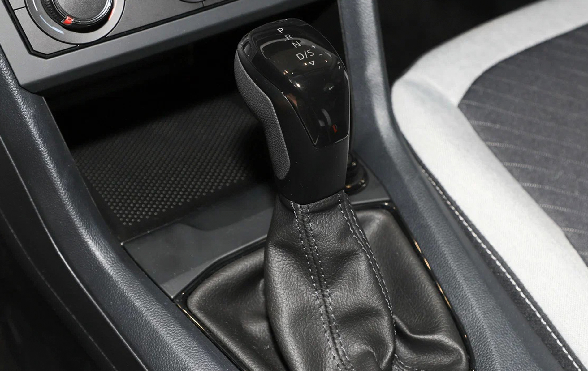 VOLKSWAGEN Tharu XR миниатюра /