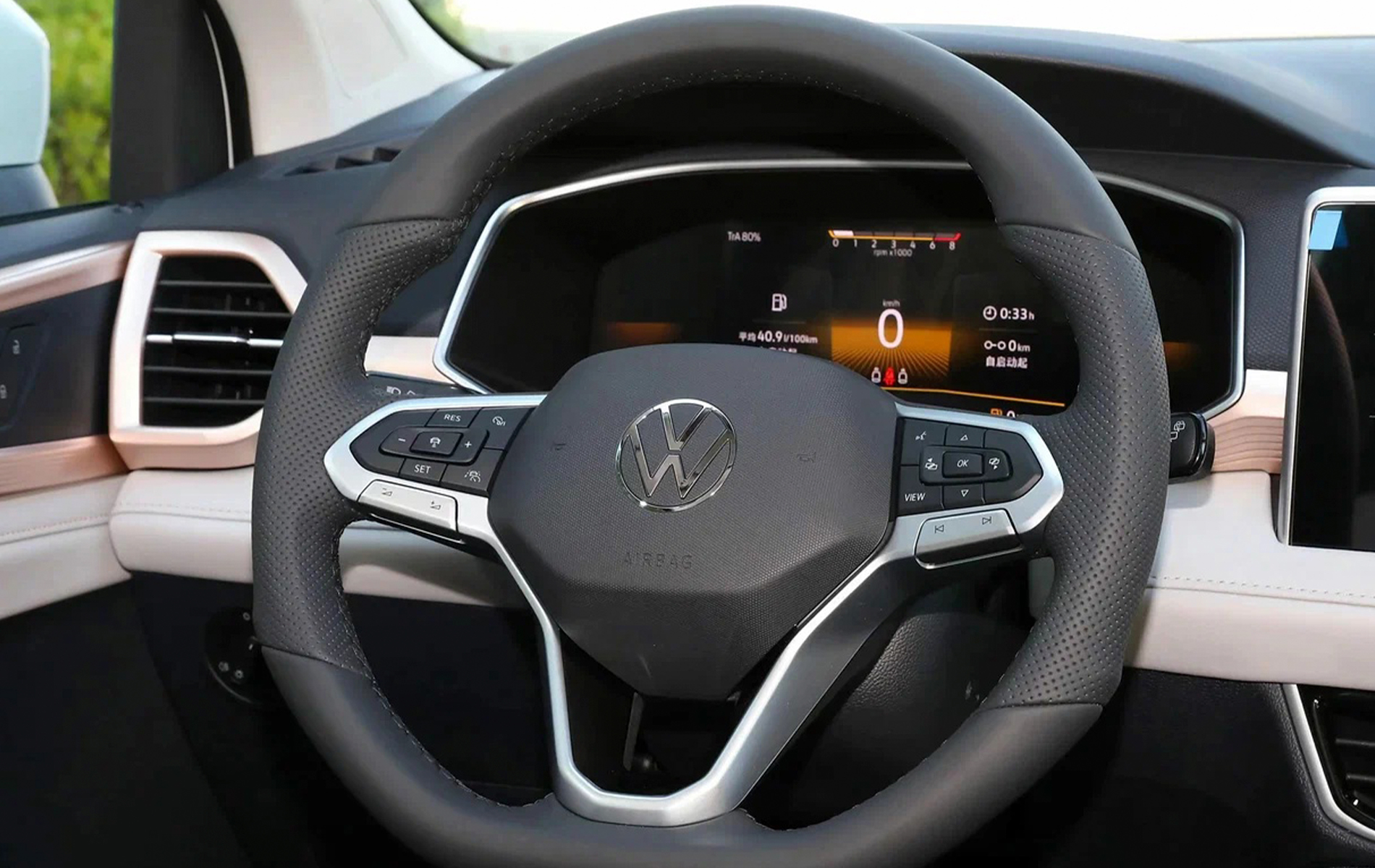 VOLKSWAGEN Tharu XR миниатюра /