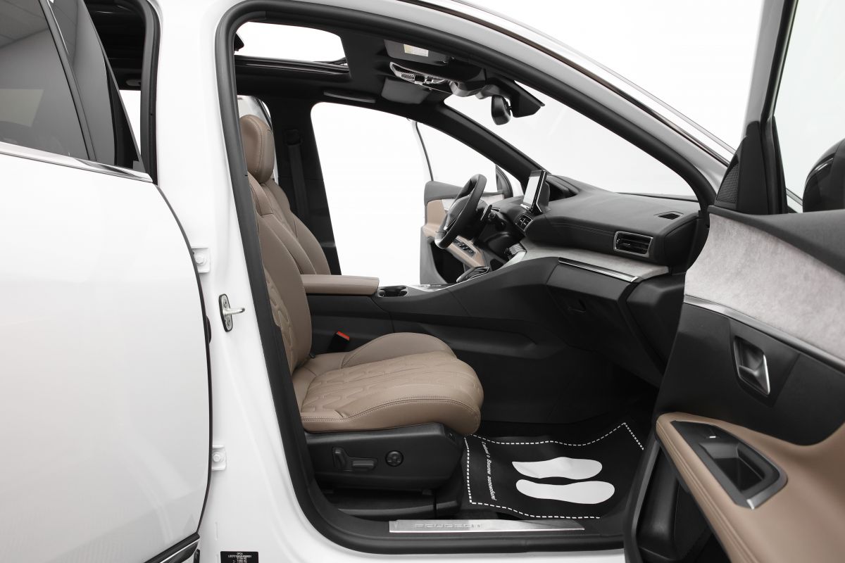 PEUGEOT 5008 миниатюра /