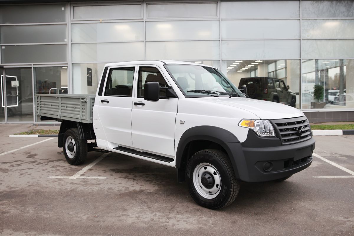 UAZ Профи Двухрядная кабина миниатюра /