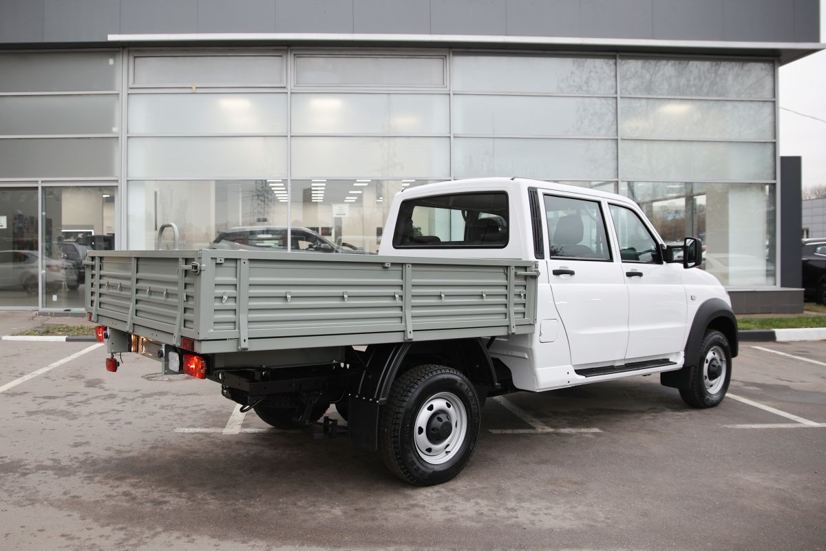 UAZ Профи Двухрядная кабина миниатюра /