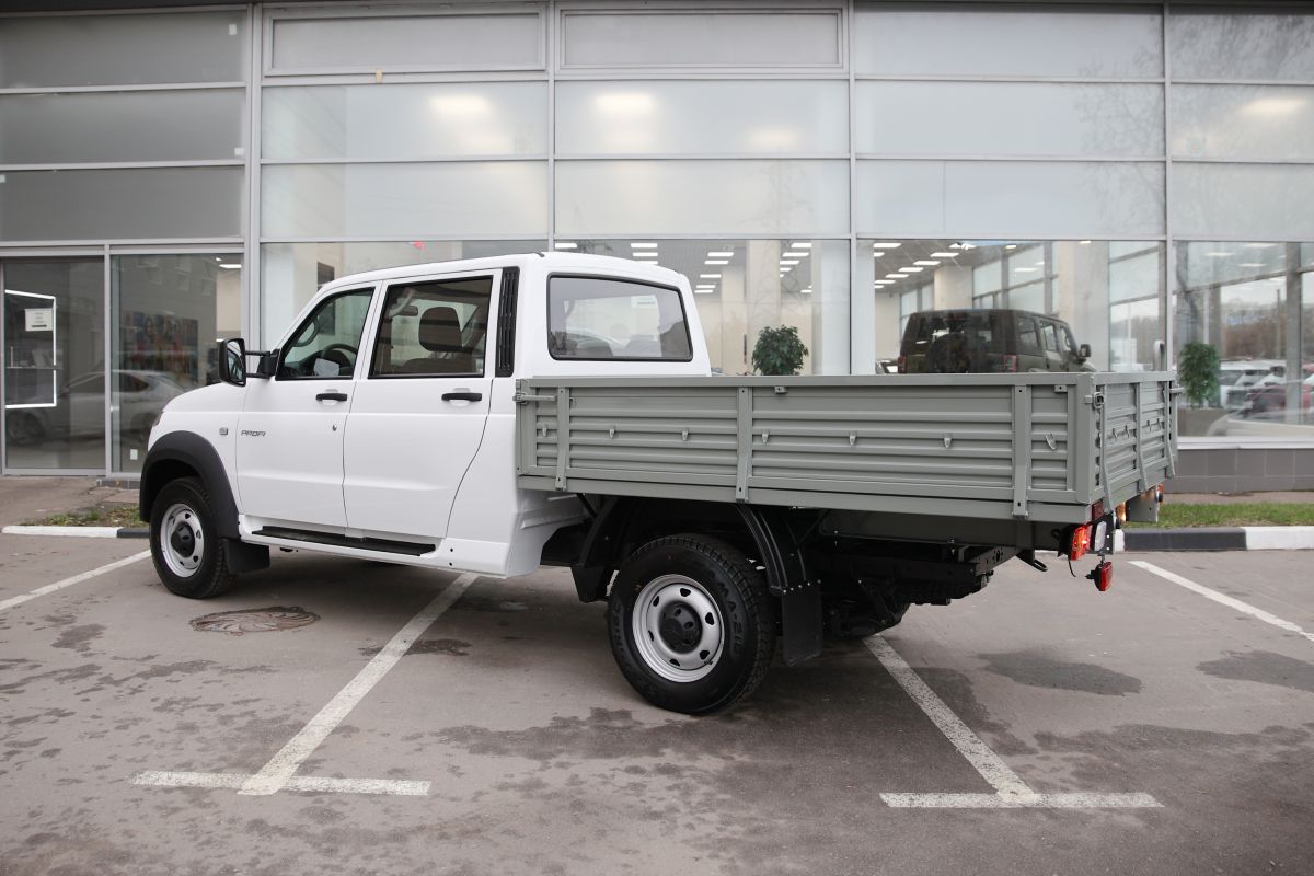 UAZ Профи Двухрядная кабина миниатюра /