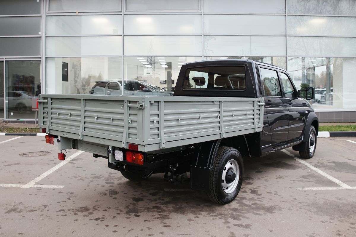 UAZ Профи Двухрядная кабина миниатюра /