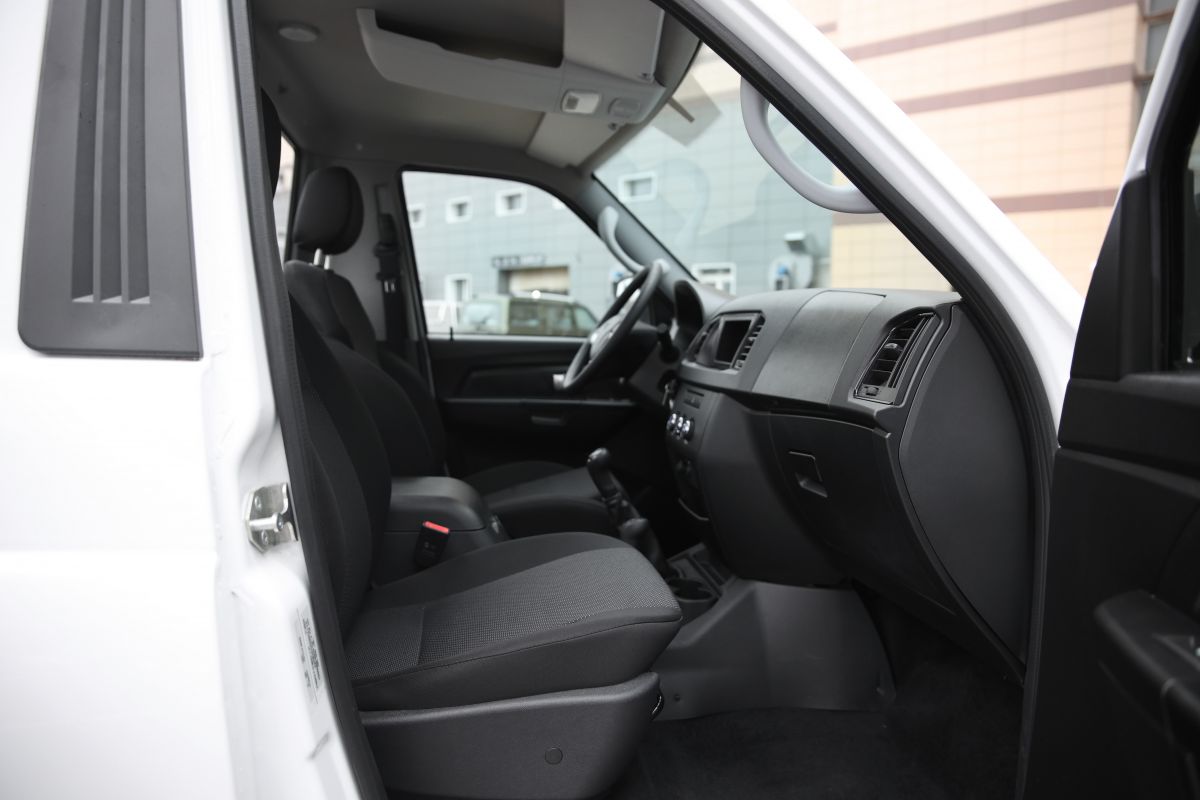 UAZ Профи Однорядная кабина миниатюра /